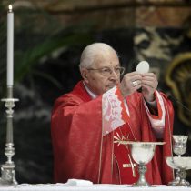 Murió Angelo Sodano, cardenal italiano y nuncio en Chile durante la dictadura, acusado de encubrir a Karadima