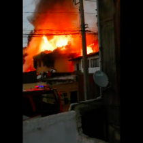 Incendio en cerro de Valparaíso dejó dos fallecidos y cuatro viviendas quemadas