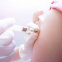Experto internacional asegura que Chile necesita aumentar vacunación contra virus papiloma humano