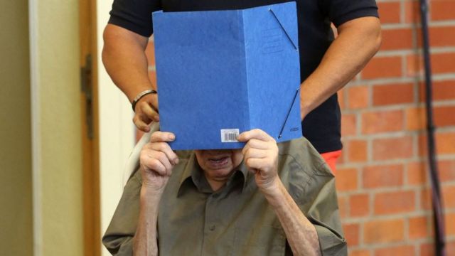 Condenan a un guardia nazi de 101 años a 5 años de prisión por complicidad en asesinatos