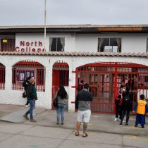 Suspenden clases en Antofagasta por alerta de humo tóxico tras incendio en exvertedero de La Chimba 