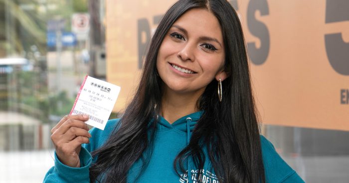 A punto de caer: pozo equivalente a $330 mil millones hace que miles de chilenos compren boletos antes del gran sorteo A punto de caer: pozo equivalente a $330 mil millones hace que miles de chilenos compren boletos antes del gran sorteo