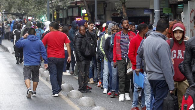 Gobierno busca mecanismos y criterios para regularizar a 127 mil migrantes en situación irregular 