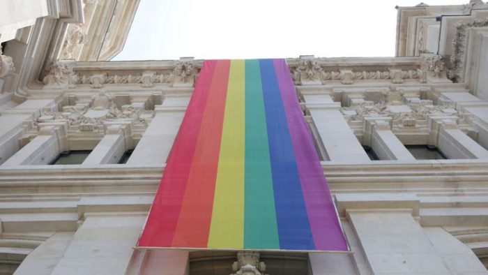 Qatar castigará con 7 a 11 años a personas que luzcan la bandera LGBTI durante el Mundial de 2022