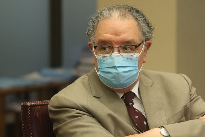 Senador Huenchumilla al expresidente Frei: «¿Tiene algún privilegio especial que le permite estar en contra de lo que su partido decidió?» Senador Huenchumilla al expresidente Frei: