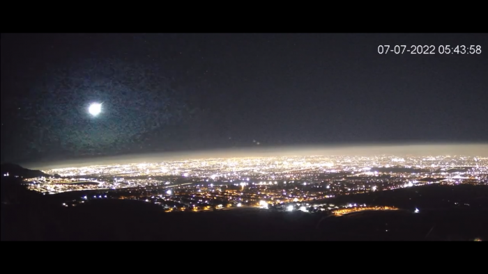 ¿Lo viste?: Captan el paso de un meteoro en distintas localidades de Chile