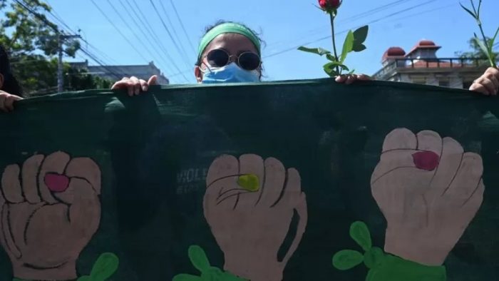 El Salvador: Lesly Ramírez, la joven condenada a 50 años de prisión por perder una bebé en una emergencia obstétrica