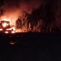 Ataque incendiario en Valdivia terminó con seis máquinas forestales consumidas por las llamas