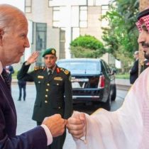 La impactante fotografía que define la visita de Biden a Arabia Saudita