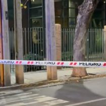 Elemento explosivo detonó al exterior de empresa en Las Condes: hombre dejó sospechosa mochila en el lugar