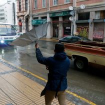 Sistema frontal: Onemi reporta 35 mil clientes sin suministro eléctrico y Meteorología pronostica nuevas lluvias para el miércoles