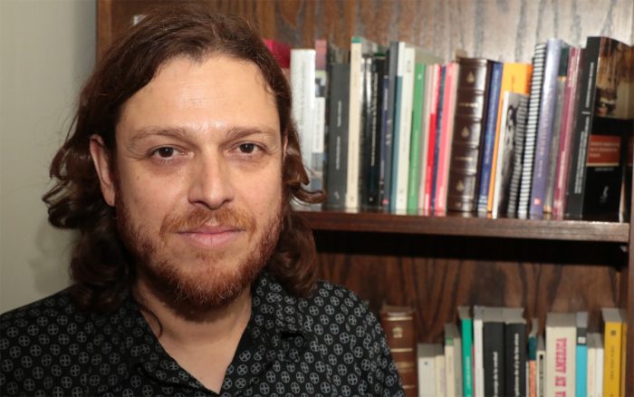 Mario Sobarzo, doctor en filosofía política: «Al hablar de revancha, el Rechazo reconoce que su Constitución marginaba a una parte y que no tenía voluntad de incluirla» Mario Sobarzo, doctor en filosofía política: