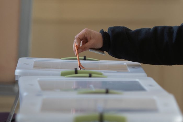 Expertos de comunicación política y ética advierten del efecto de las noticias falsas en el debate del plebiscito de salida Expertos de comunicación política y ética advierten del efecto de las noticias falsas en el debate del plebiscito de salida
