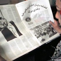 Irán culpa a Salman Rushdie del ataque en su contra y rechaza lazos con el atacante