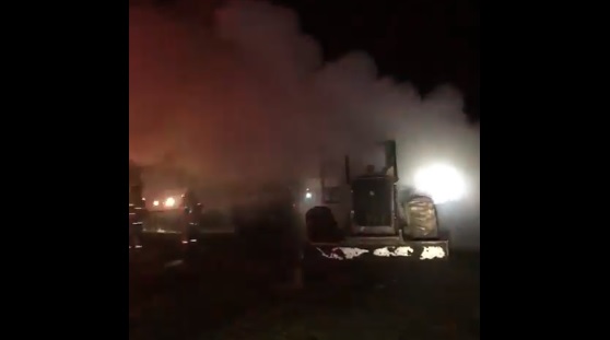 Dos máquinas forestales y una camioneta resultaron quemadas tras ataque incendiario en Paredones Dos máquinas forestales y una camioneta resultaron quemadas tras ataque incendiario en Paredones