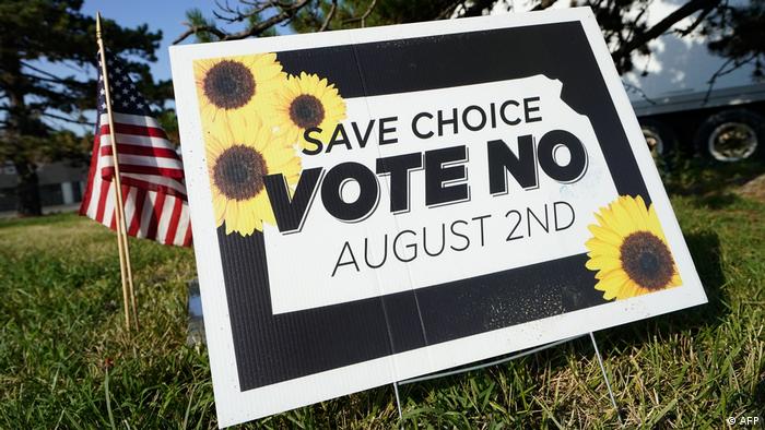 Kansas decide en las urnas mantener derecho al aborto