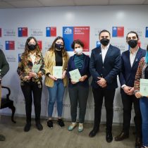 Ministra de Medio Ambiente recibe declaración oficial de jóvenes chilenos sobre cambio climático