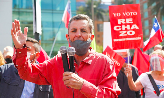 «Traspasa todo límite moral»: diputado Gonzalo de la Carrera se mofa del cementerio