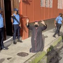 Policía de Nicaragua arresta a obispo Rolando Álvarez tras críticas por 