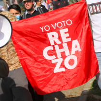 Centenar de adherentes del Rechazo critican acuerdo oficialista: 