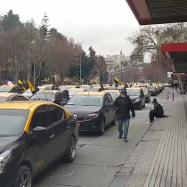 Taxistas se toman la Alameda como forma de protesta por alza en los combustible y regulación en las apps de transporte