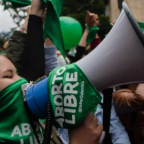 Resistir en verde: cómo impactó internacionalmente la derogación del aborto en Estados Unidos