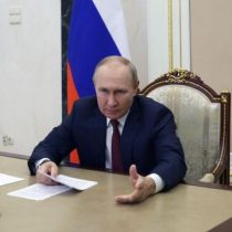 Putin firma decretos en los que reconoce la independencia de dos regiones ucranianas horas antes de la ceremonia de anexión a Rusia de 4 territorios