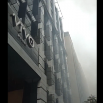 Santiago: incendio afectó a Mall Vivo Imperio