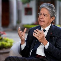 Presidente de Ecuador pide renuncia de ministro tras femicidio de abogada en recinto policial