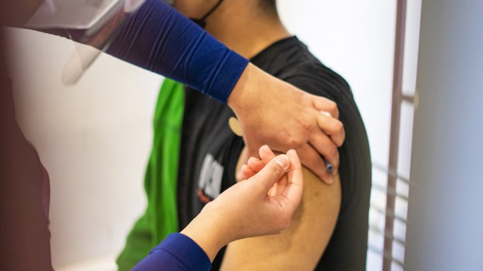 Baja vacunación bivalente generaría una posible alza de contagios Baja vacunación bivalente generaría una posible alza de contagios