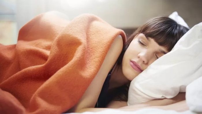 Cómo limpiar tu colchón y con qué frecuencia deberías hacerlo Cómo limpiar tu colchón y con qué frecuencia deberías hacerlo