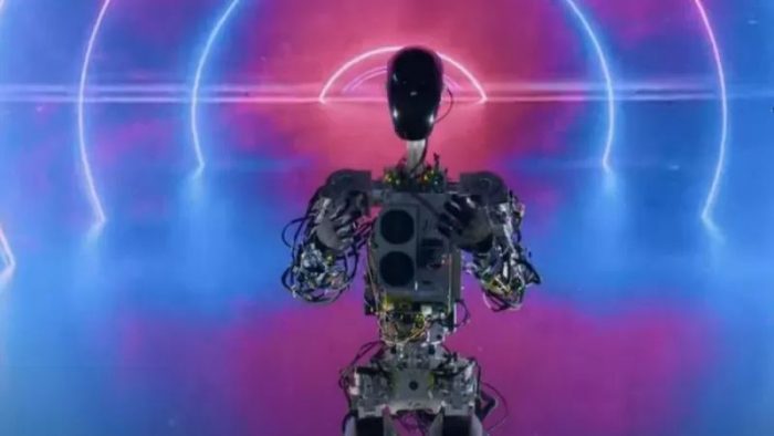 Optimus: el nuevo robot humanoide de Tesla que busca convertirse en el primero en venderse masivamente