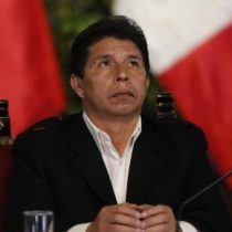 Presidente de Perú despide a ministro de Salud tras denuncia periodística