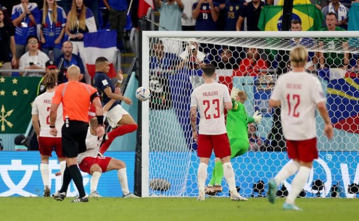 Doblete de Mbappé hace que Francia sea el primer clasificado a los octavos de final del Mundial