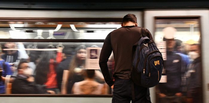 Metro busca frenar alza de tarifas de Transbank ante TDLC y advierte una 