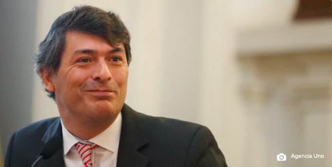 Parisi en caída libre mientras el PDG naufraga entre la izquierda y la derecha Parisi en caída libre mientras el PDG naufraga entre la izquierda y la derecha