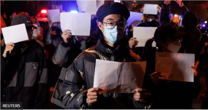 Las protestas en China se extienden a Pekín y manifestantes piden la renuncia de Xi Jinping por su manejo de la pandemia Las protestas en China se extienden a Pekín y manifestantes piden la renuncia de Xi Jinping por su manejo de la pandemia