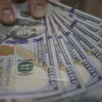 Precio del dólar cae tras sorpresivo Imacec superior al esperado