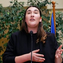 Fuga en Comunes: diputada Emilia Schneider y 58 militantes renuncian y se integrarán a Convergencia Social