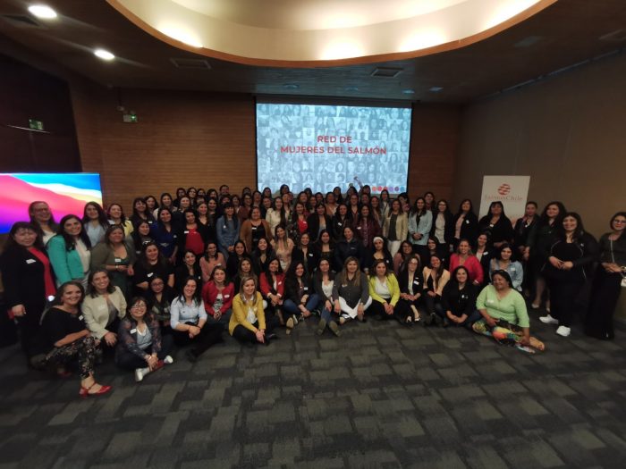 130 mujeres de la salmonicultura se reunieron en inédito encuentro para promover equidad de género en la industria