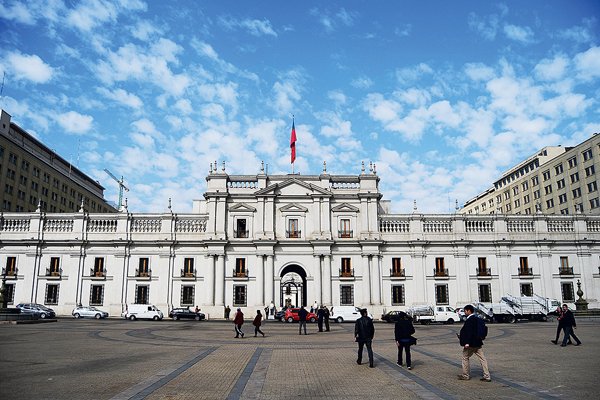 Frustrada disolución del Congreso peruano: Gobierno lamenta situación política en Perú y espera que crisis se solucione a través mecanismos democráticos