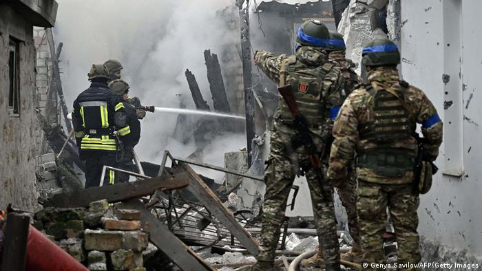 Bombardeos rusos contra Jersón dejan 3 civiles muertos