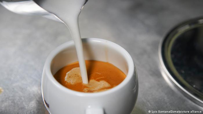 Un café con leche tiene prometedoras propiedades antiinflamatorias, revela estudio