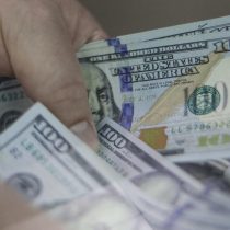 Dólar cierra próximo a $830 y registra mayor racha bajista desde agosto 2022