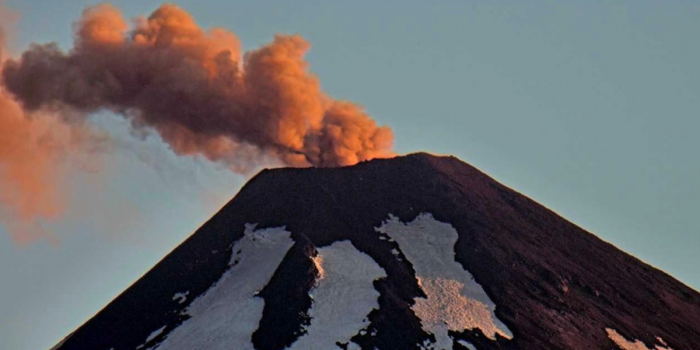 Cuatro comunas se mantienen en Alerta Amarilla por sismo en volcán Villarrica: se registró emisión de material particulado