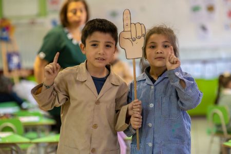 Estudio liderado por profesora de Harvard demuestra que es posible reducir el ausentismo escolar crónico en Chile