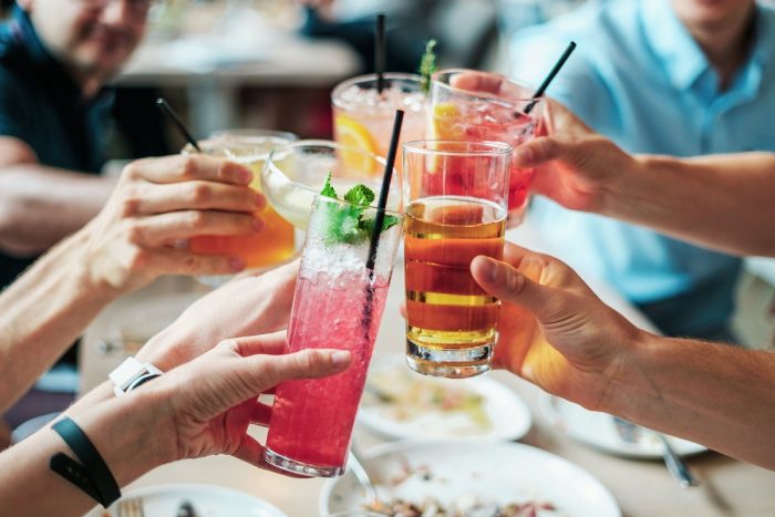 Coctelería y refrescantes ideas para beber y disfrutar este verano