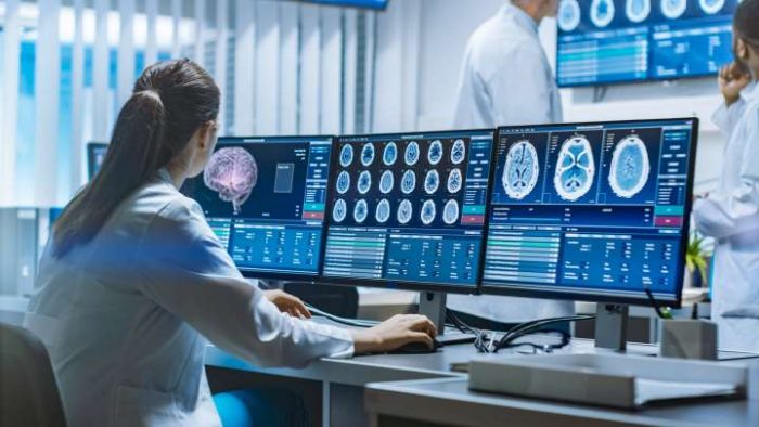 Rompiendo fronteras: realidad virtual y aumentada, y su impacto en la medicina Rompiendo fronteras: realidad virtual y aumentada, y su impacto en la medicina