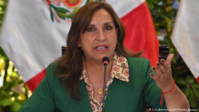 Presidenta de Perú insiste al Congreso en adelantar elecciones