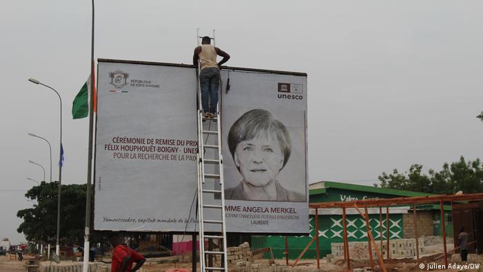 Angela Merkel recibe el Premio de la Paz de la UNESCO en Costa de Marfil